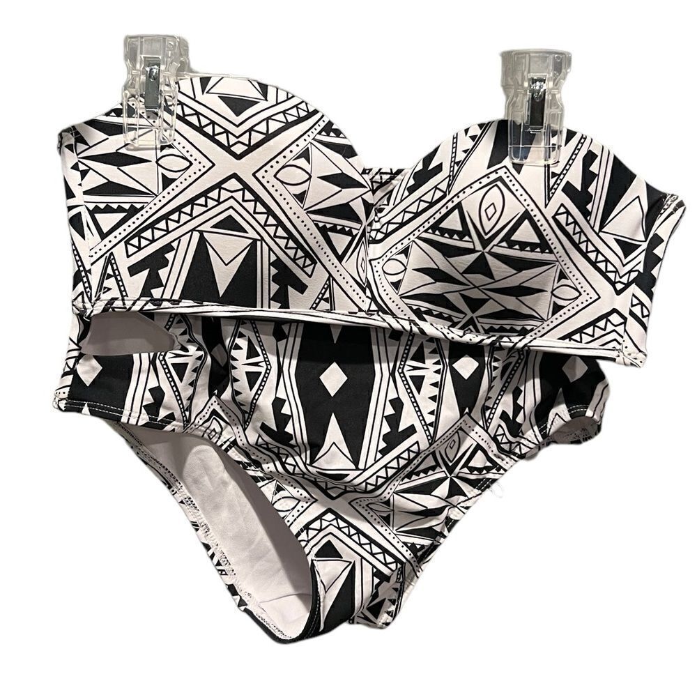 Black and white geometric print‎ two piece swimsuit women’s medium